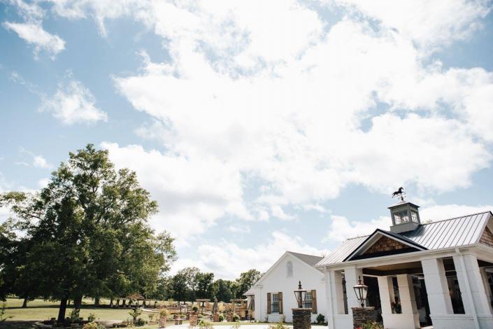 Thank you Amanda Sutton Photography for capturing this great shot of the breathtaking views of our event venue at Thorndale Oaks. 